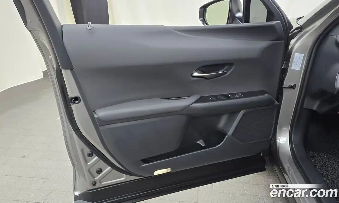 Lexus UX 2025 2.0 гидро, фото 14