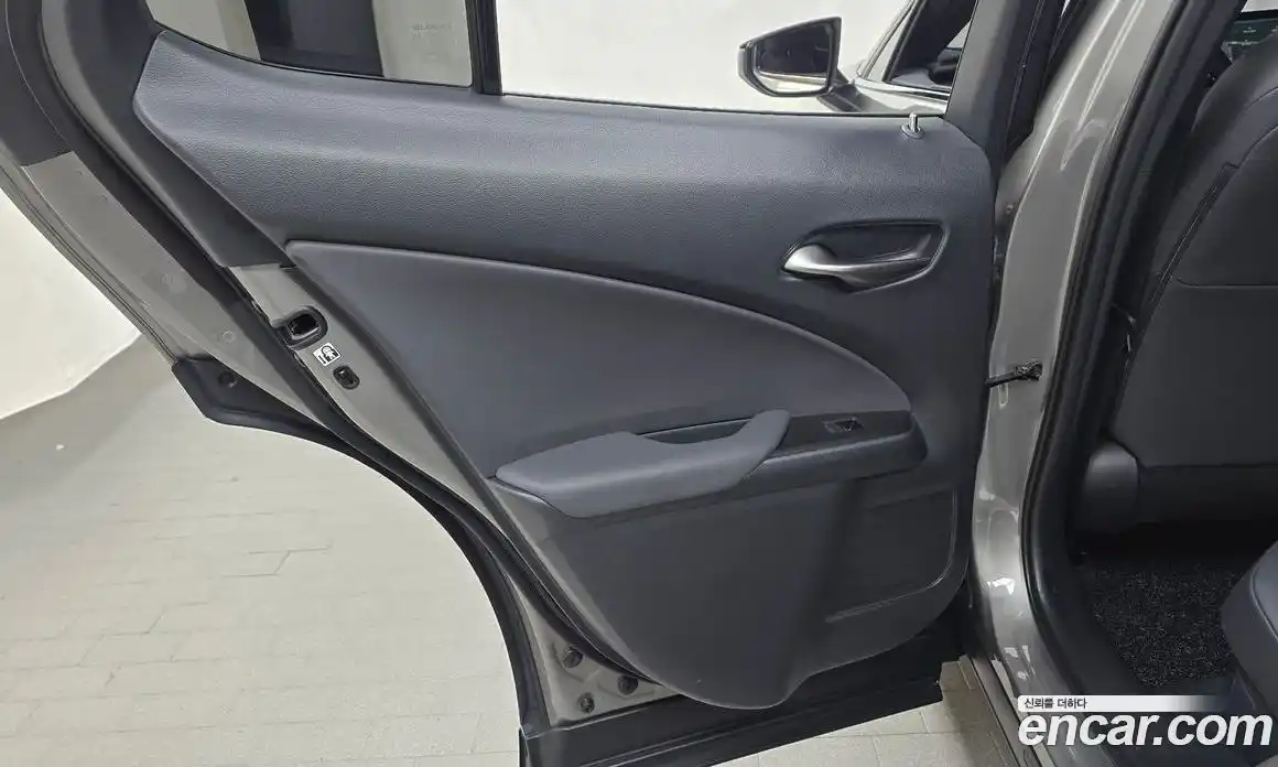 Lexus UX 2025 2.0 гидро, фото 15
