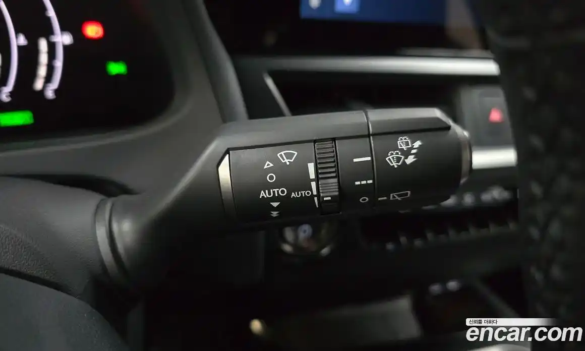 Lexus UX 2025 2.0 гидро, фото 28