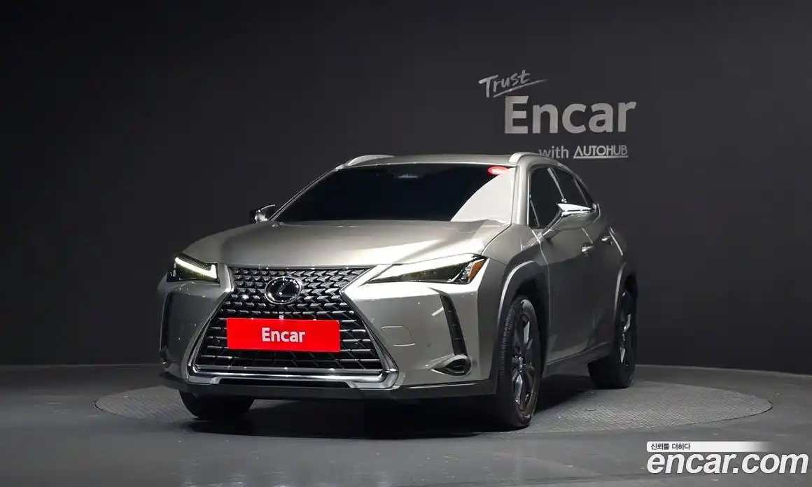 Lexus UX 2025 2.0 гидро, фото 3