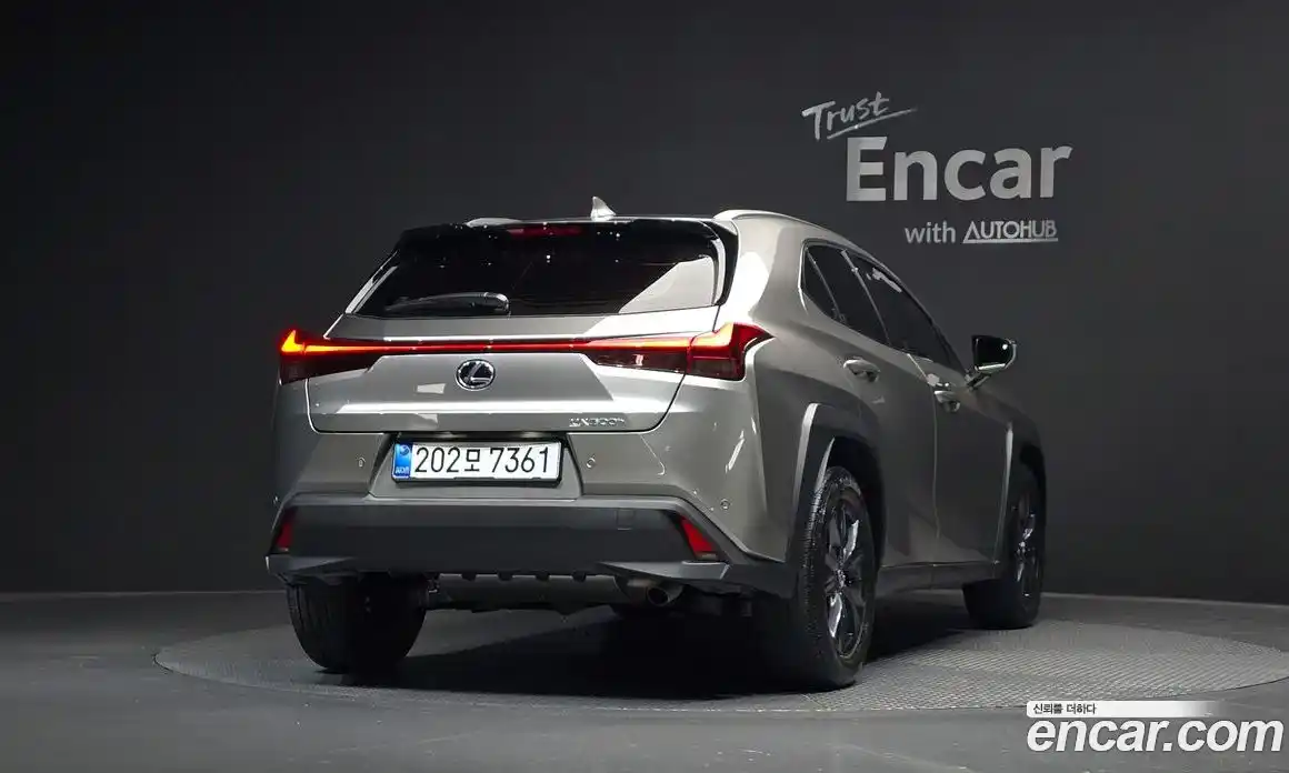 Lexus UX 2025 2.0 гидро, фото 4