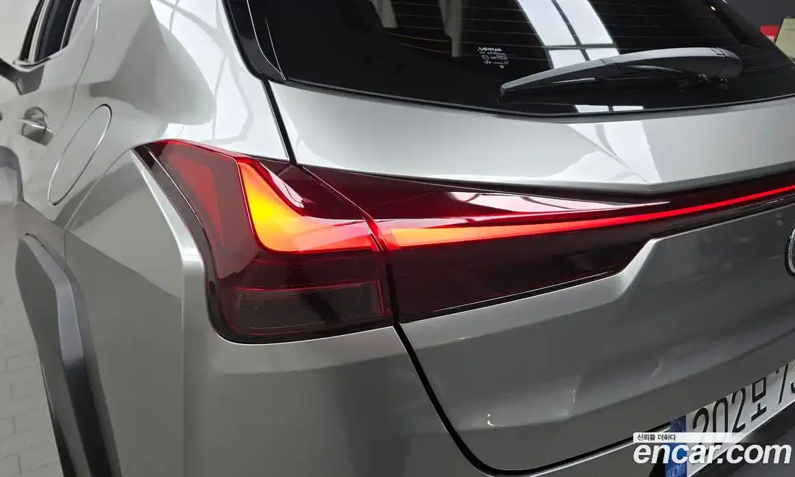 Lexus UX 2025 2.0 гидро, фото 9
