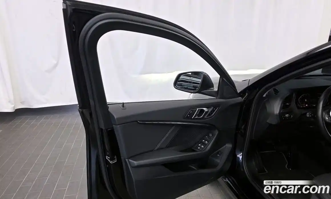 BMW 1 серия 2024 2.0 автомат (гидро), фото 14