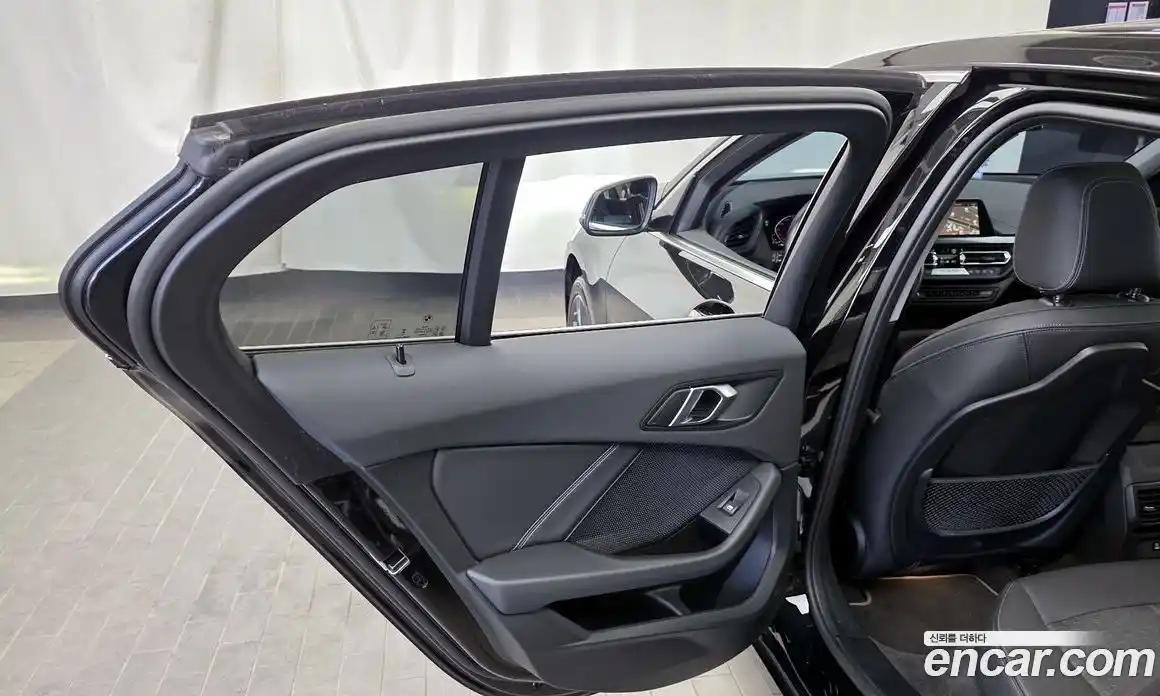 BMW 1 серия 2024 2.0 автомат (гидро), фото 15