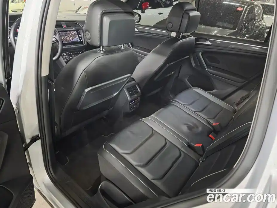 Volkswagen Tiguan 2018 2.0 автомат (гидро), фото 11