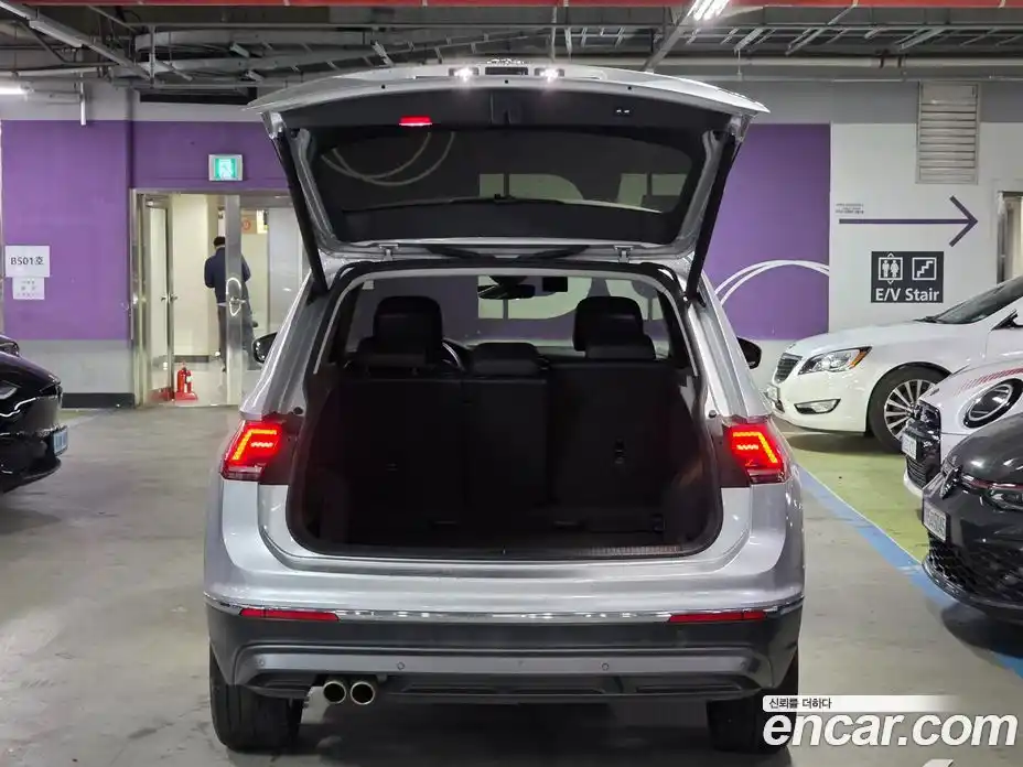 Volkswagen Tiguan 2018 2.0 автомат (гидро), фото 19