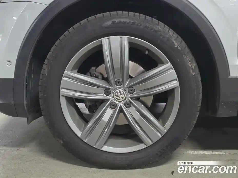Volkswagen Tiguan 2018 2.0 автомат (гидро), фото 5