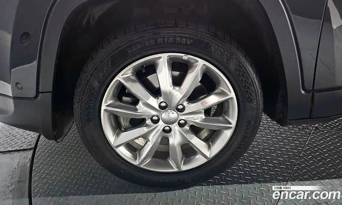 Jeep Cherokee 2017 2.4 автомат (гидро), фото 5