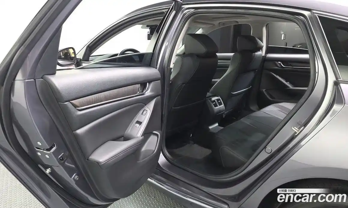 Honda Accord 2019 1.5 автомат (гидро), фото 16