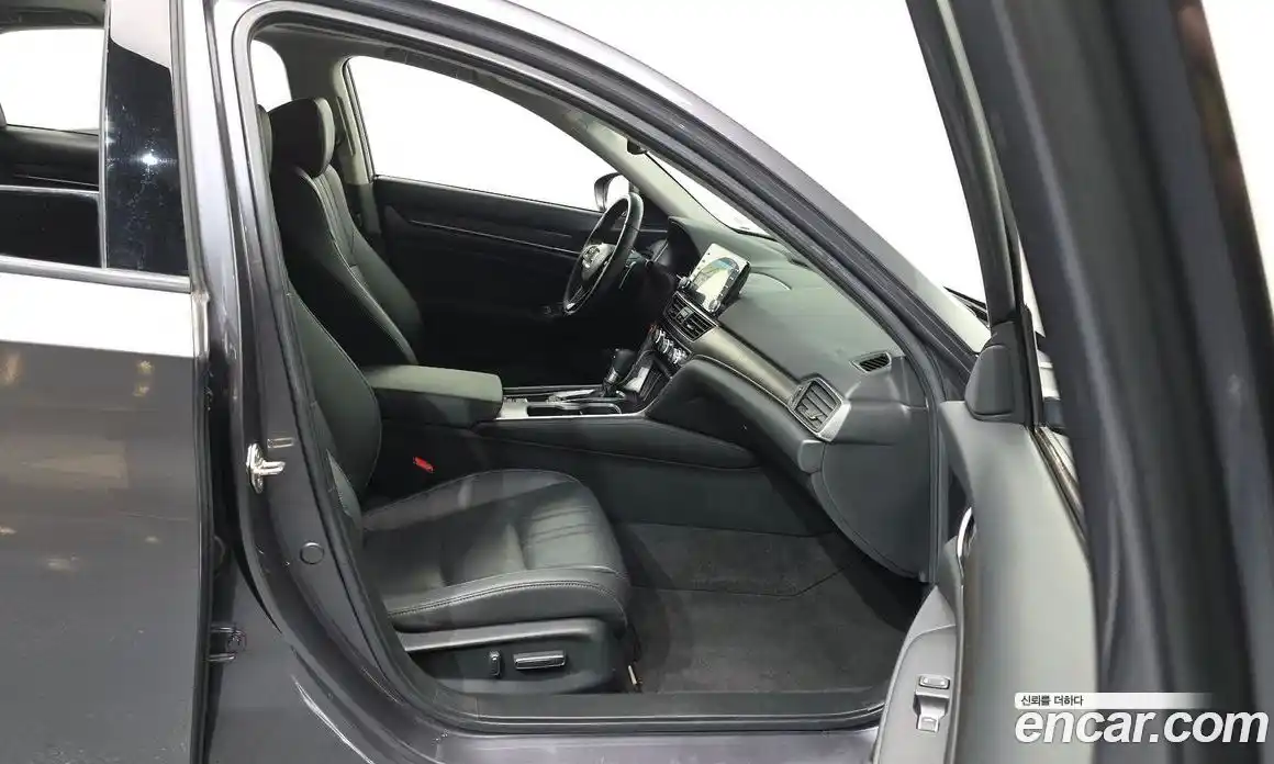 Honda Accord 2019 1.5 автомат (гидро), фото 17
