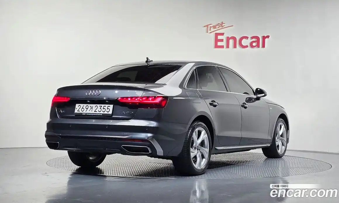 Audi A4 2022 2.0 автомат (гидро), фото 2
