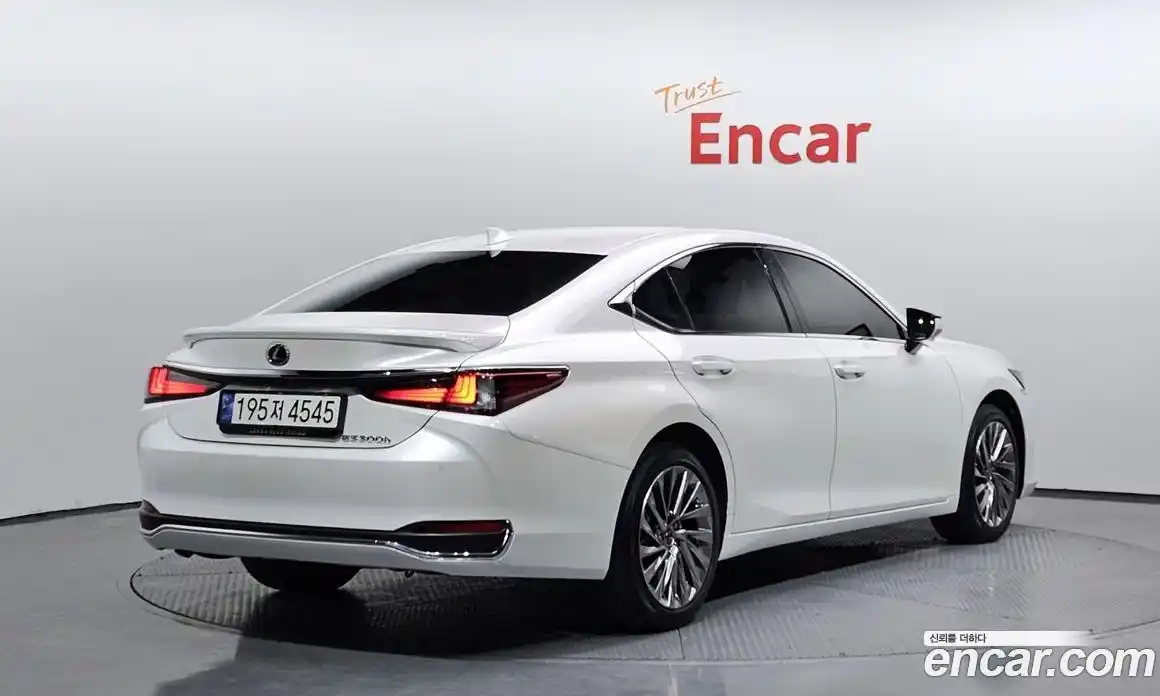 Lexus ES 2024 2.5 гидро, фото 2