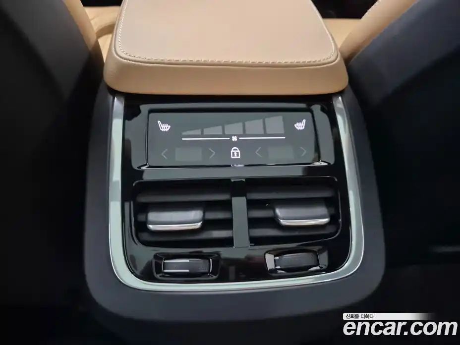 Volvo XC90 2025 2.0 автомат (гидро), фото 16