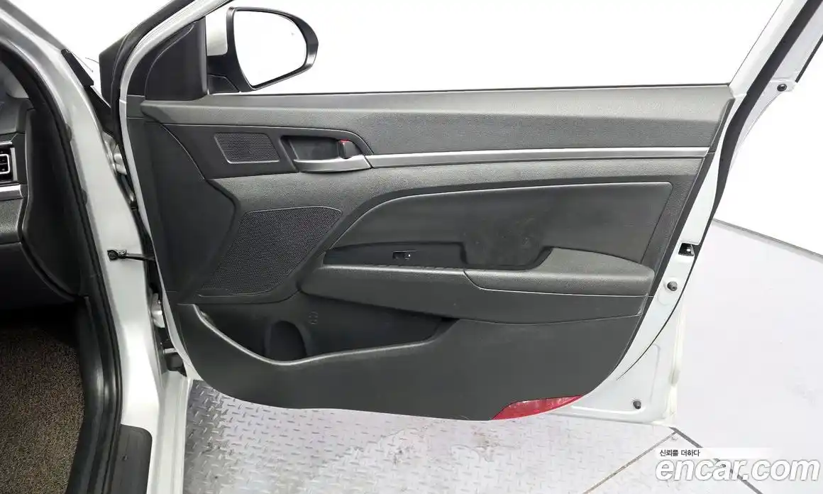 Hyundai Avante 2019 1.6 автомат (гидро), фото 15