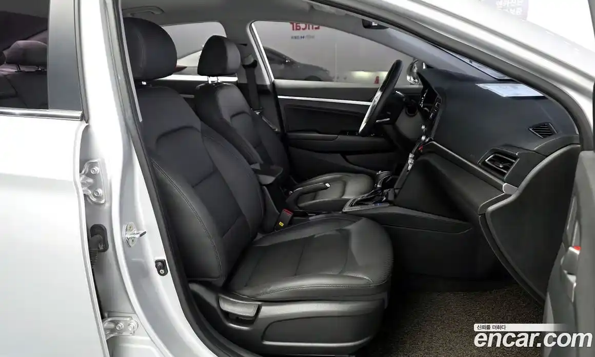 Hyundai Avante 2019 1.6 автомат (гидро), фото 16