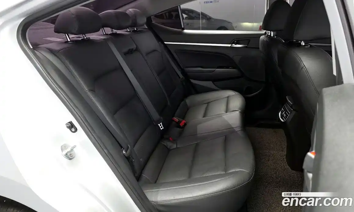 Hyundai Avante 2019 1.6 автомат (гидро), фото 17