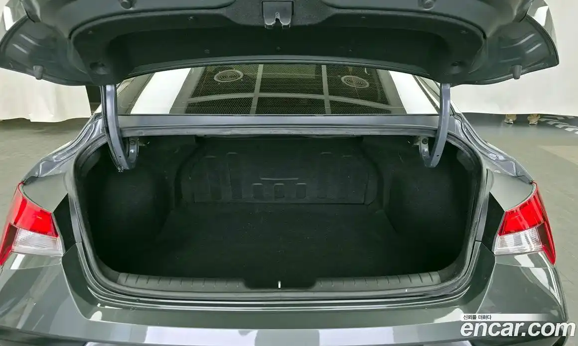 Hyundai Avante 2023 1.6 автомат (гидро), фото 20