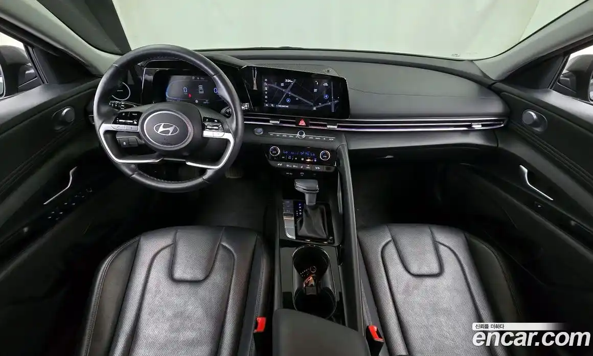 Hyundai Avante 2023 1.6 автомат (гидро), фото 7