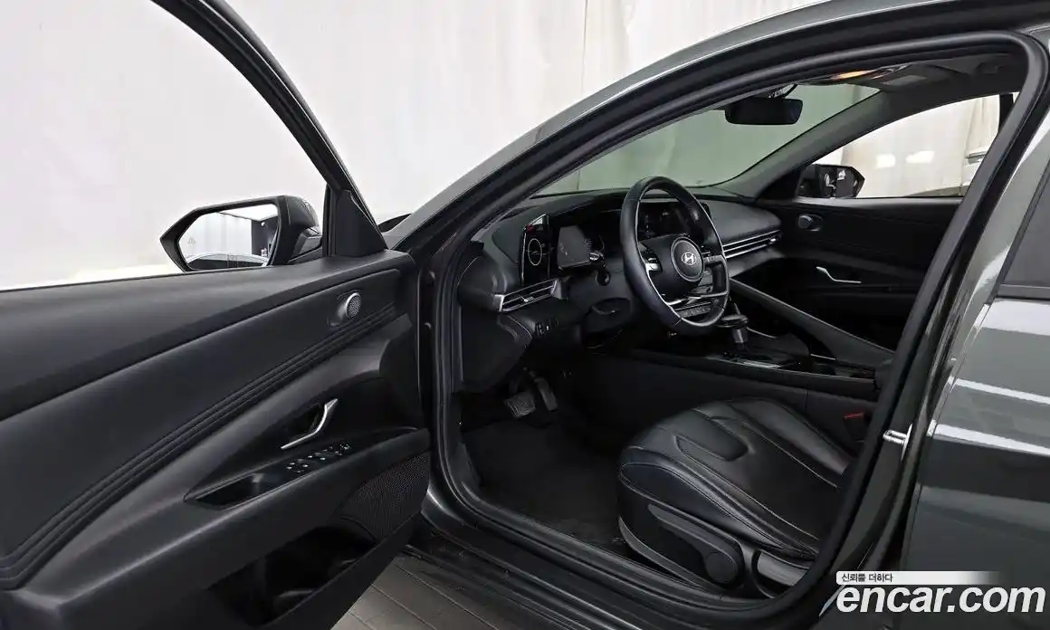 Hyundai Avante 2023 1.6 автомат (гидро), фото 10