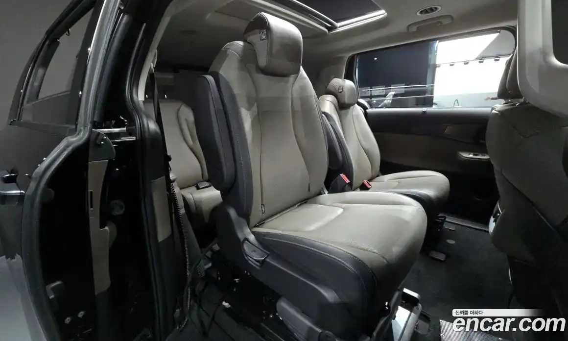 Kia Carnival 2024 3.5 автомат (гидро), фото 17