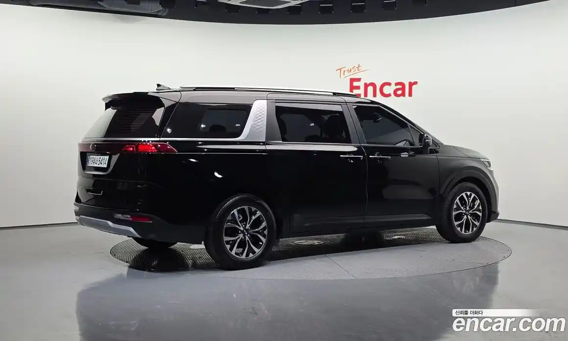 Kia Carnival 2021 2.2 автомат (гидро), фото 2