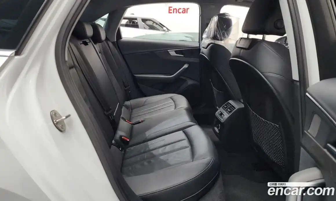 Audi A4 2018 2.0 автомат (гидро), фото 11