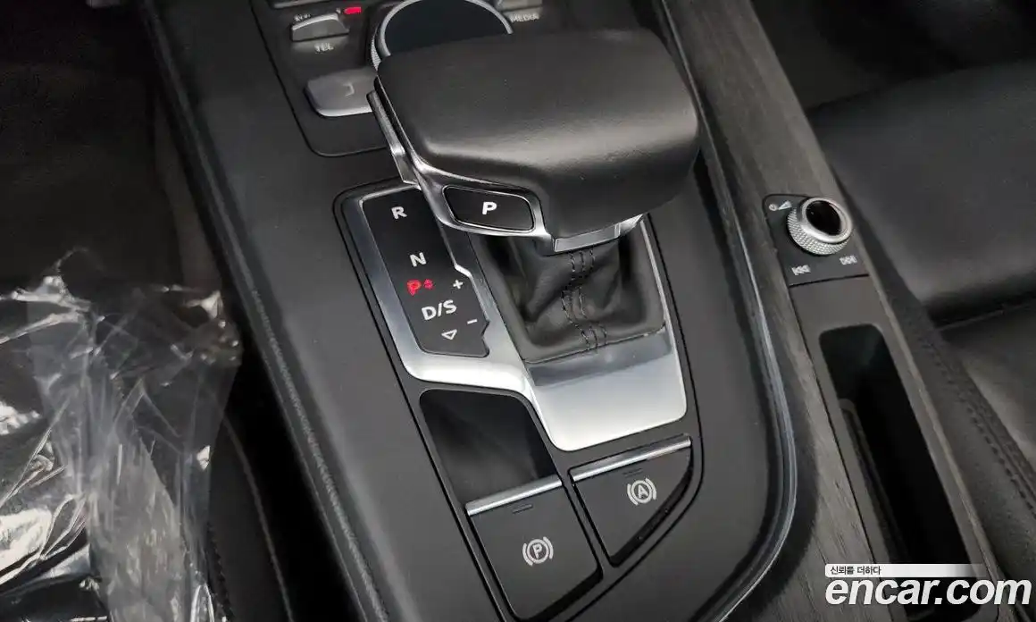 Audi A4 2018 2.0 автомат (гидро), фото 9
