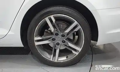 Audi A4 2019 2.0 автомат (гидро), миниатюра 7