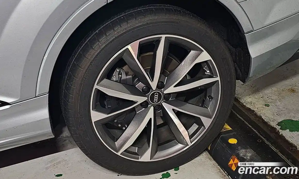 Audi Q7 2023 3.0 автомат (гидро), фото 16