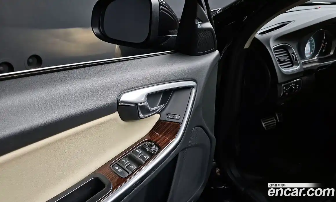 Volvo V60 2016 2.0 автомат (гидро), фото 12