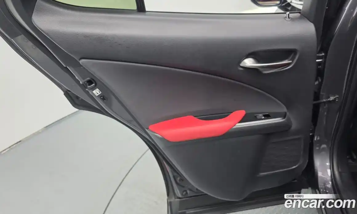 Lexus UX 2023 2.0 гидро, фото 15