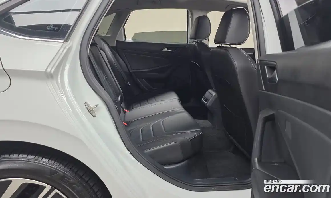 Volkswagen Jetta 2023 1.5 автомат (гидро), фото 12