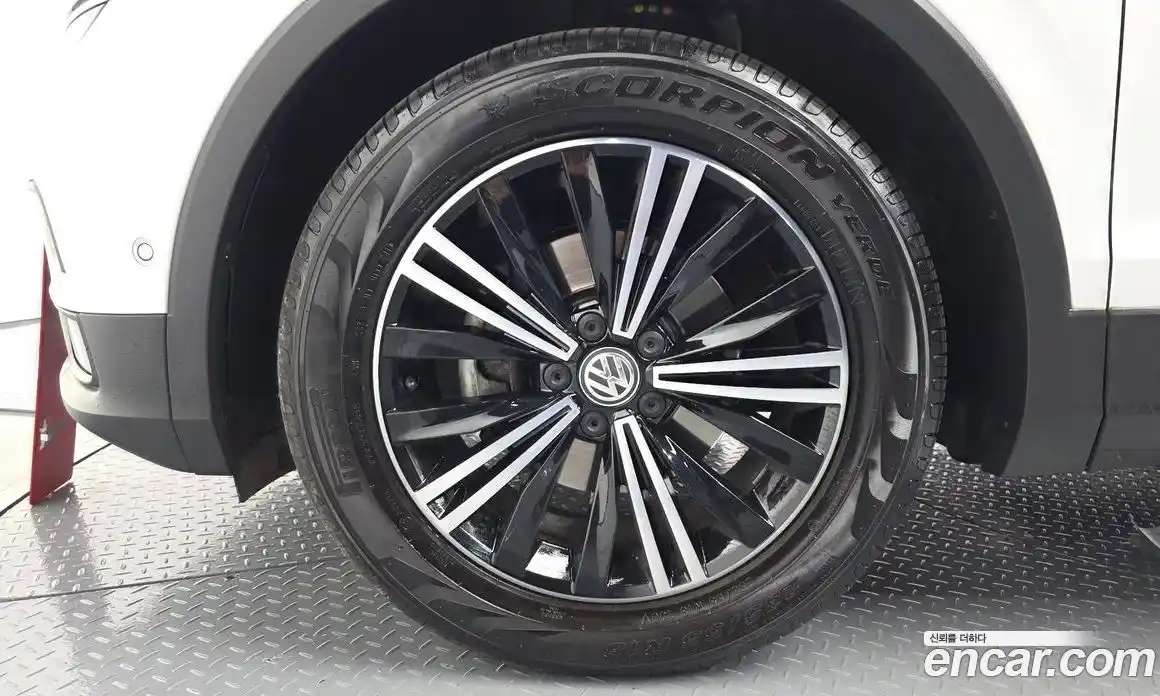 Volkswagen Tiguan 2020 2.0 автомат (гидро), фото 5