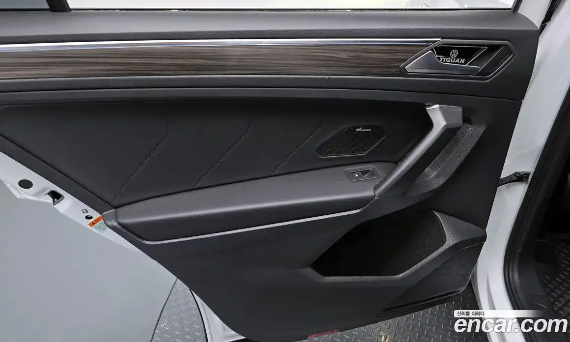 Volkswagen Tiguan 2022 2.0 автомат (гидро), фото 14