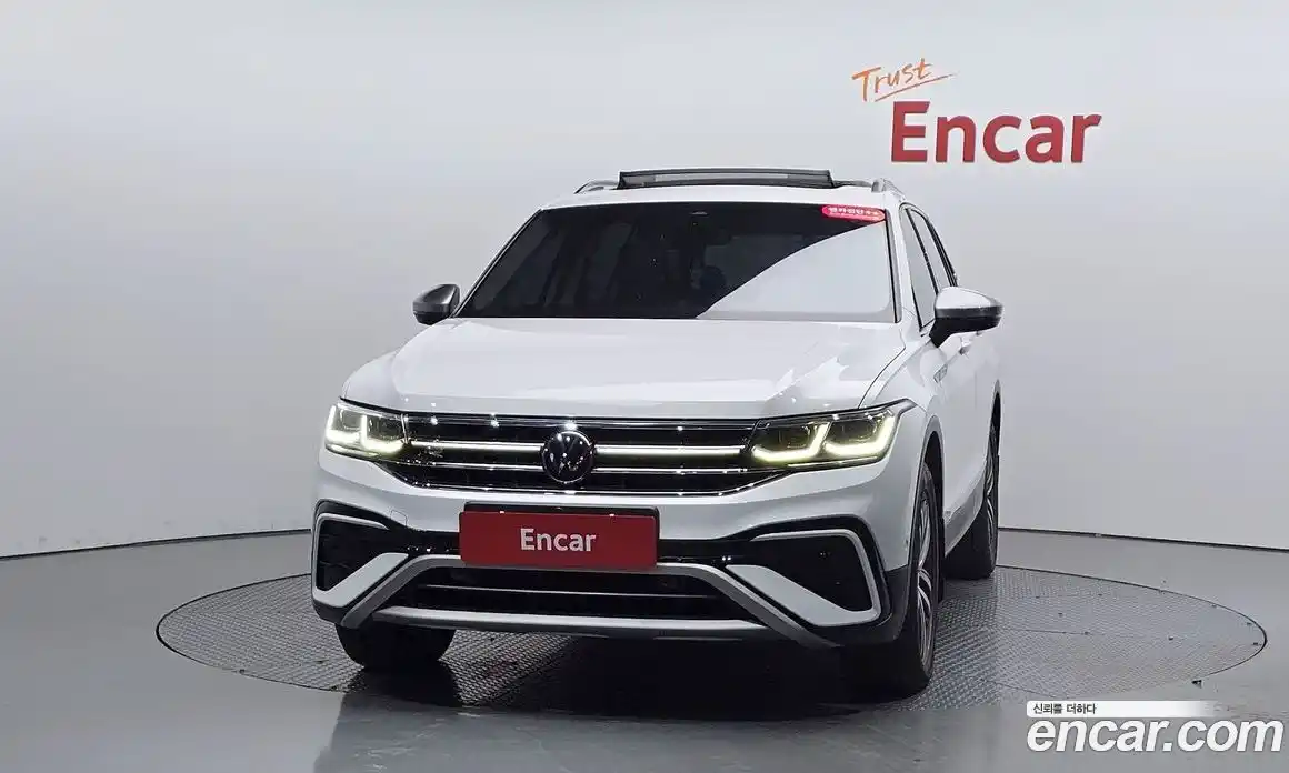 Volkswagen Tiguan 2022 2.0 автомат (гидро), фото 2