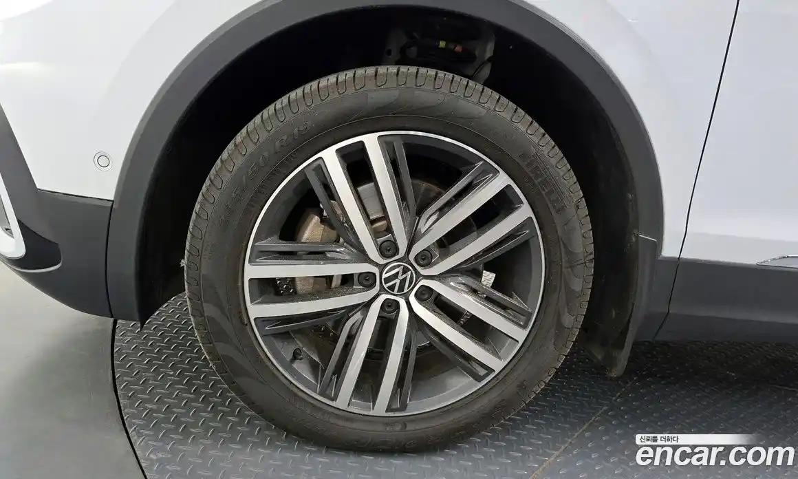 Volkswagen Tiguan 2022 2.0 автомат (гидро), фото 25