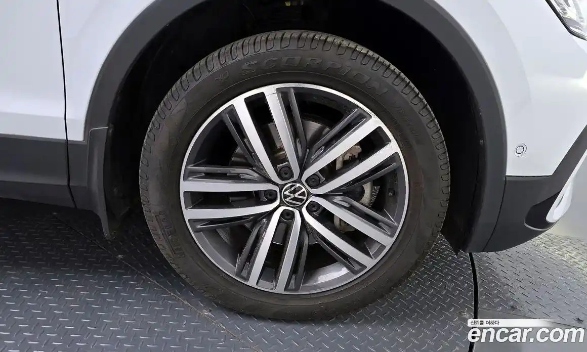 Volkswagen Tiguan 2022 2.0 автомат (гидро), фото 26