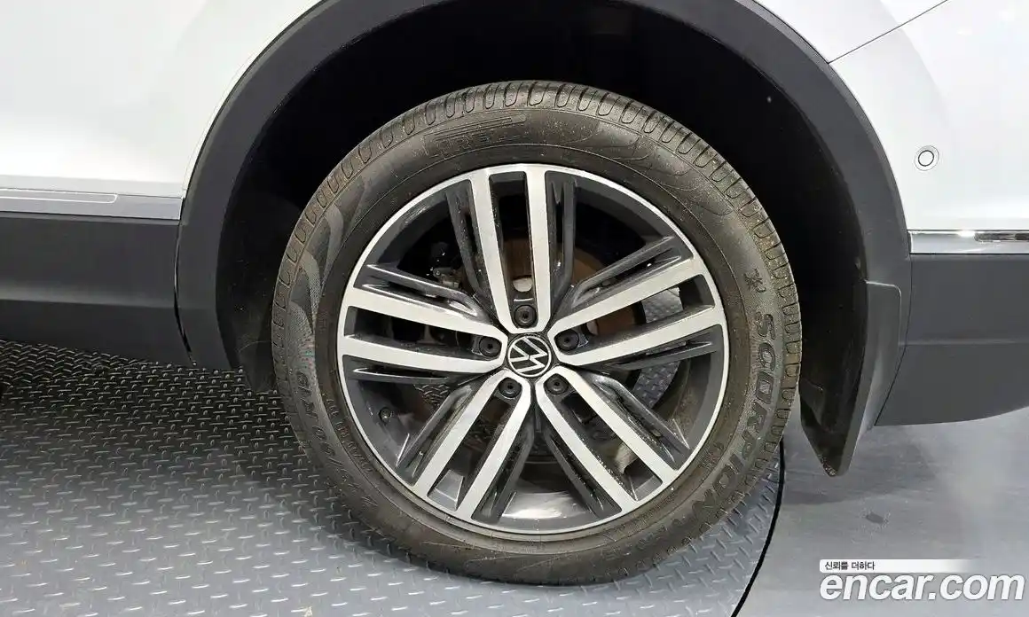 Volkswagen Tiguan 2022 2.0 автомат (гидро), фото 6