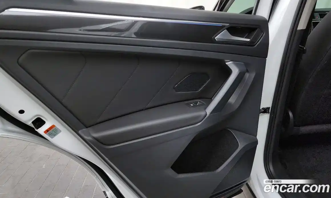 Volkswagen Tiguan 2021 2.0 автомат (гидро), фото 15