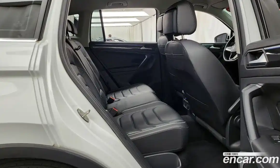 Volkswagen Tiguan 2021 2.0 автомат (гидро), фото 18