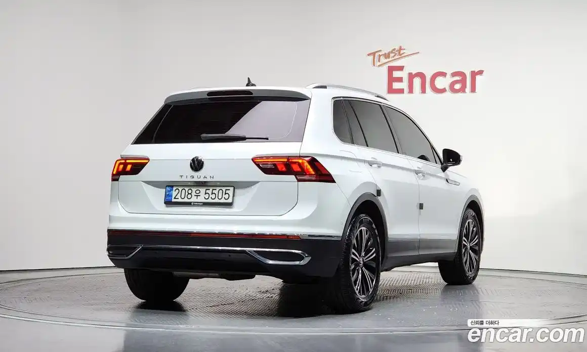 Volkswagen Tiguan 2021 2.0 автомат (гидро), фото 2