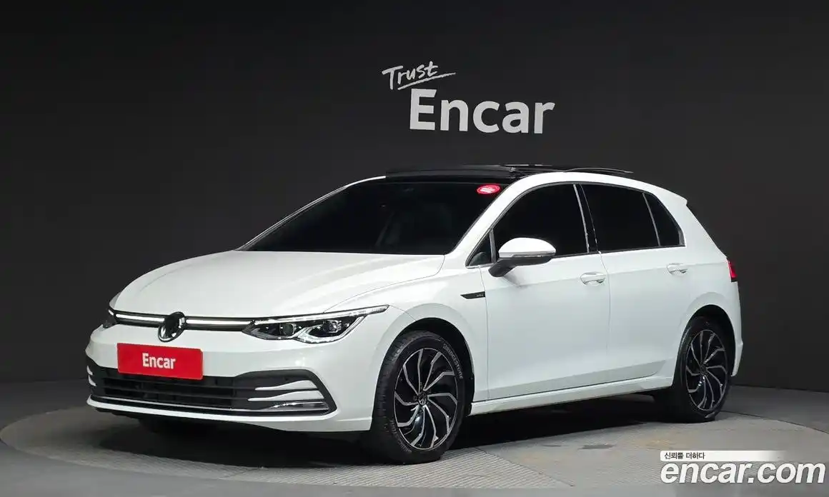 Volkswagen Golf 2023 2.0 автомат (гидро), фото 1