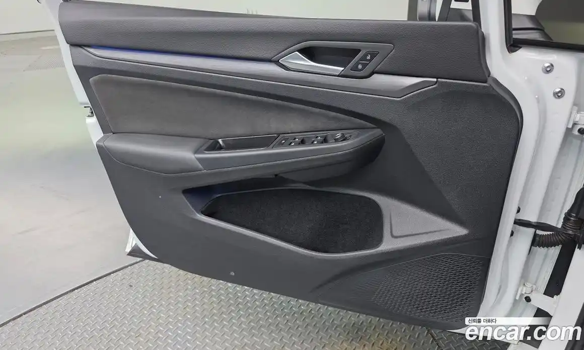 Volkswagen Golf 2023 2.0 автомат (гидро), фото 14
