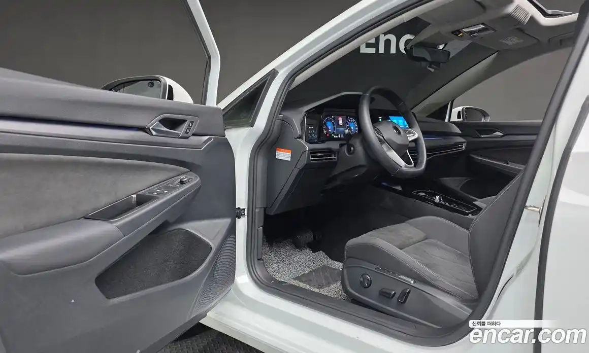 Volkswagen Golf 2023 2.0 автомат (гидро), фото 16