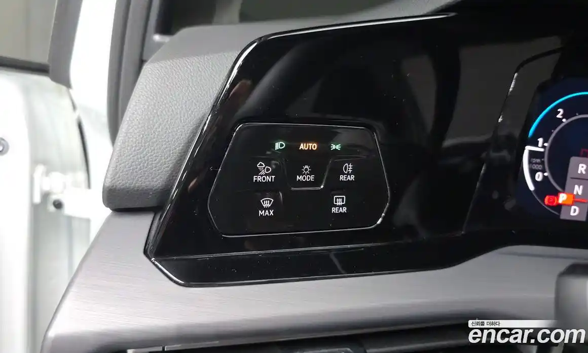 Volkswagen Golf 2023 2.0 автомат (гидро), фото 20