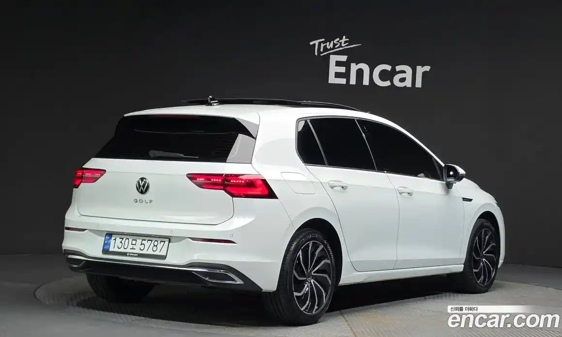 Volkswagen Golf 2023 2.0 автомат (гидро), фото 2