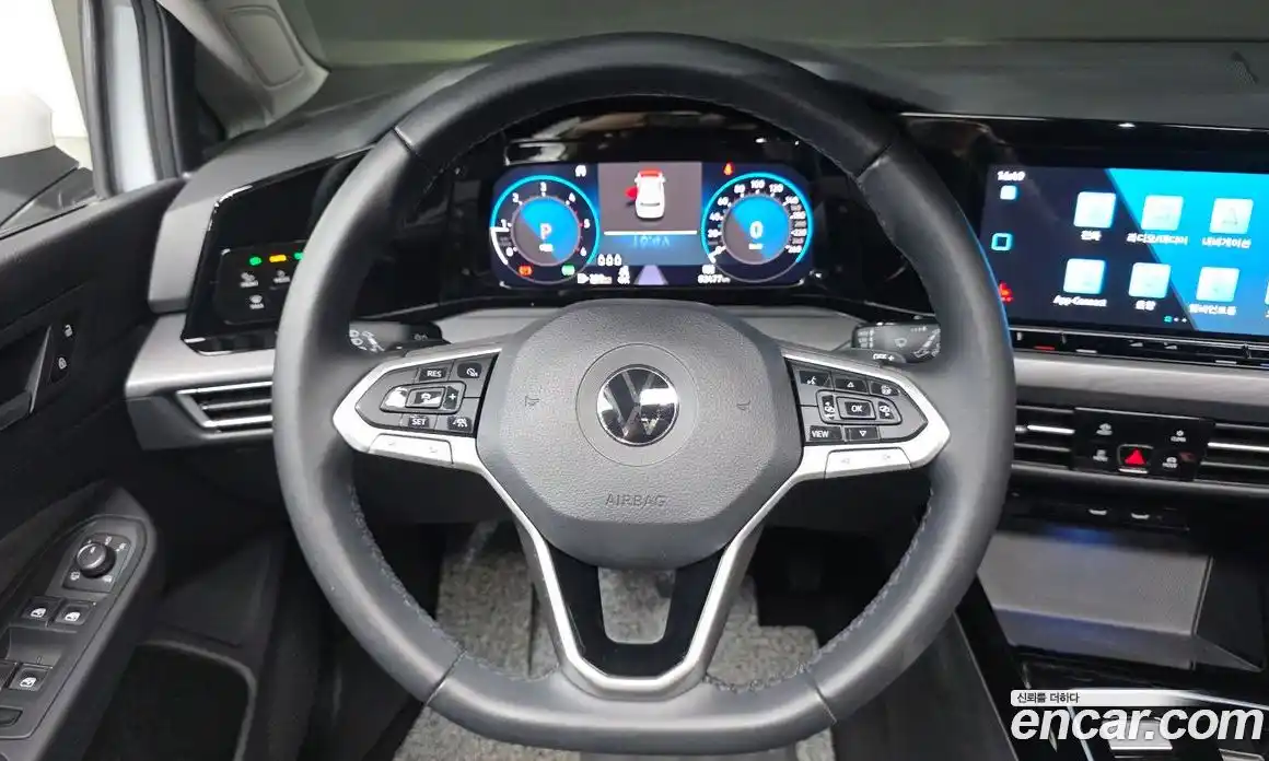 Volkswagen Golf 2023 2.0 автомат (гидро), фото 21