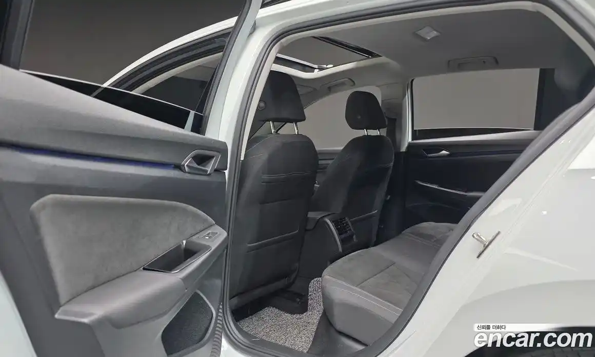 Volkswagen Golf 2023 2.0 автомат (гидро), фото 28