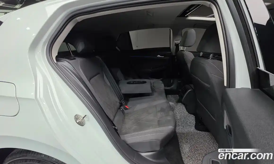 Volkswagen Golf 2023 2.0 автомат (гидро), фото 31