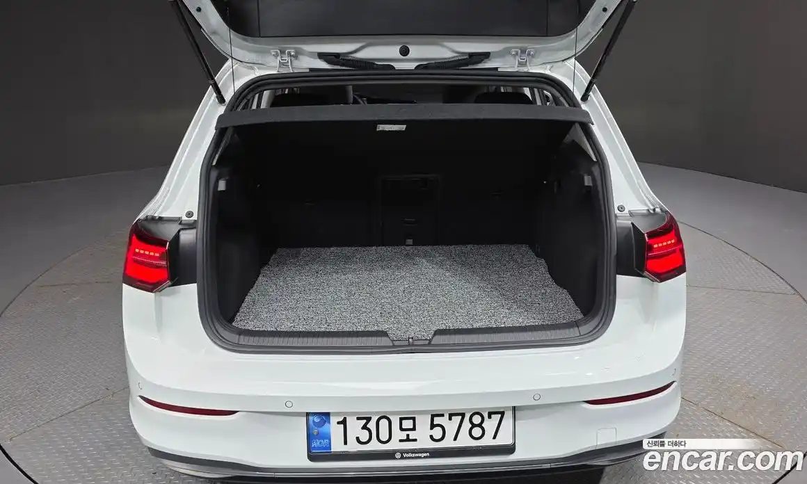 Volkswagen Golf 2023 2.0 автомат (гидро), фото 33